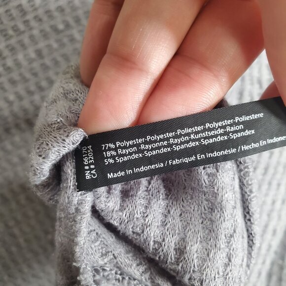 OUT FROM UNDER‎ URBAN Womens Jojo Top SZ S Thermal Waffle Knit Gray Long Sleeve - Picture 6 of 8